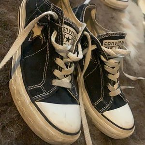 Black converse with stars